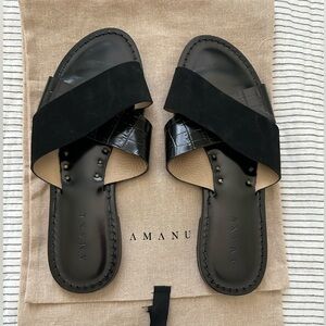 AMANU Women’s Black Crisscross Slide Sandals